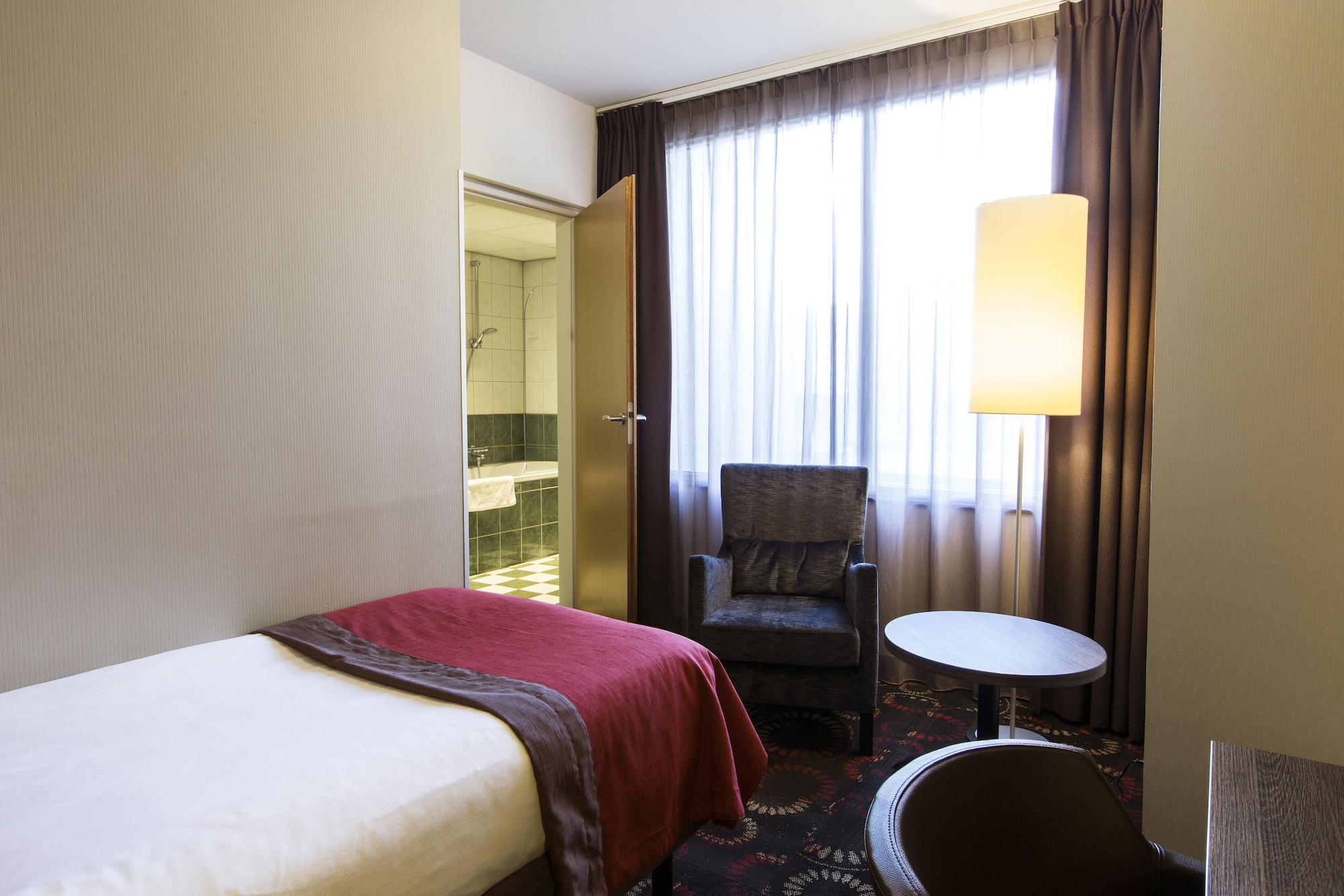 Leonardo Hotel Eindhoven City Center Former Crown Hotel Bagian luar foto