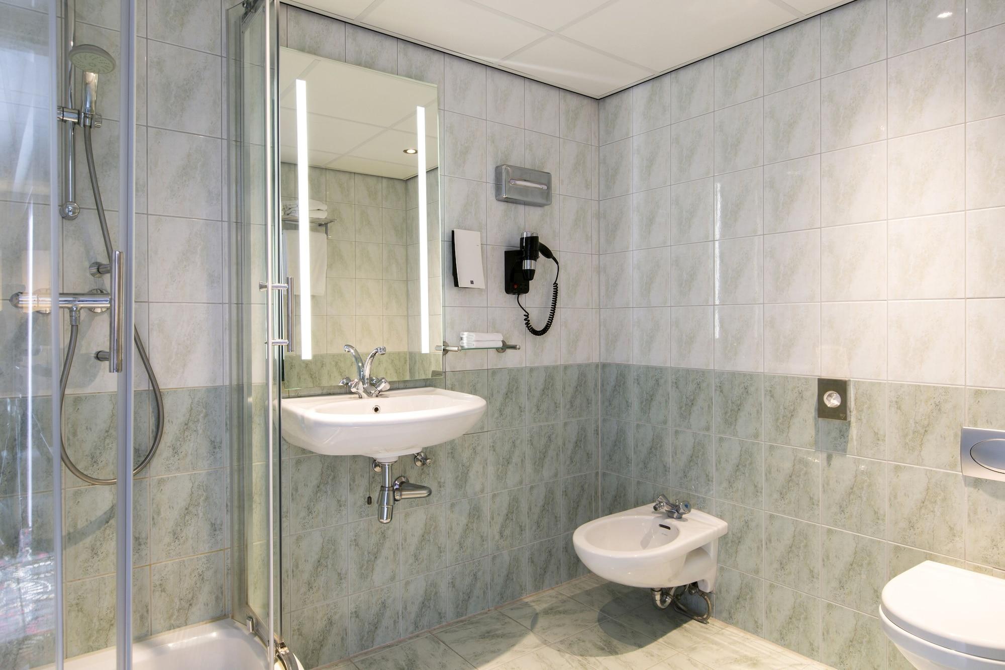 Leonardo Hotel Eindhoven City Center Former Crown Hotel Bagian luar foto