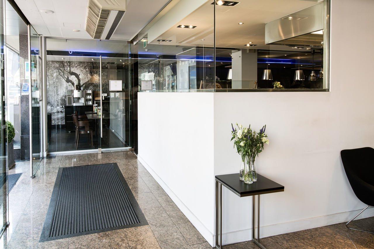 Leonardo Hotel Eindhoven City Center Former Crown Hotel Bagian luar foto