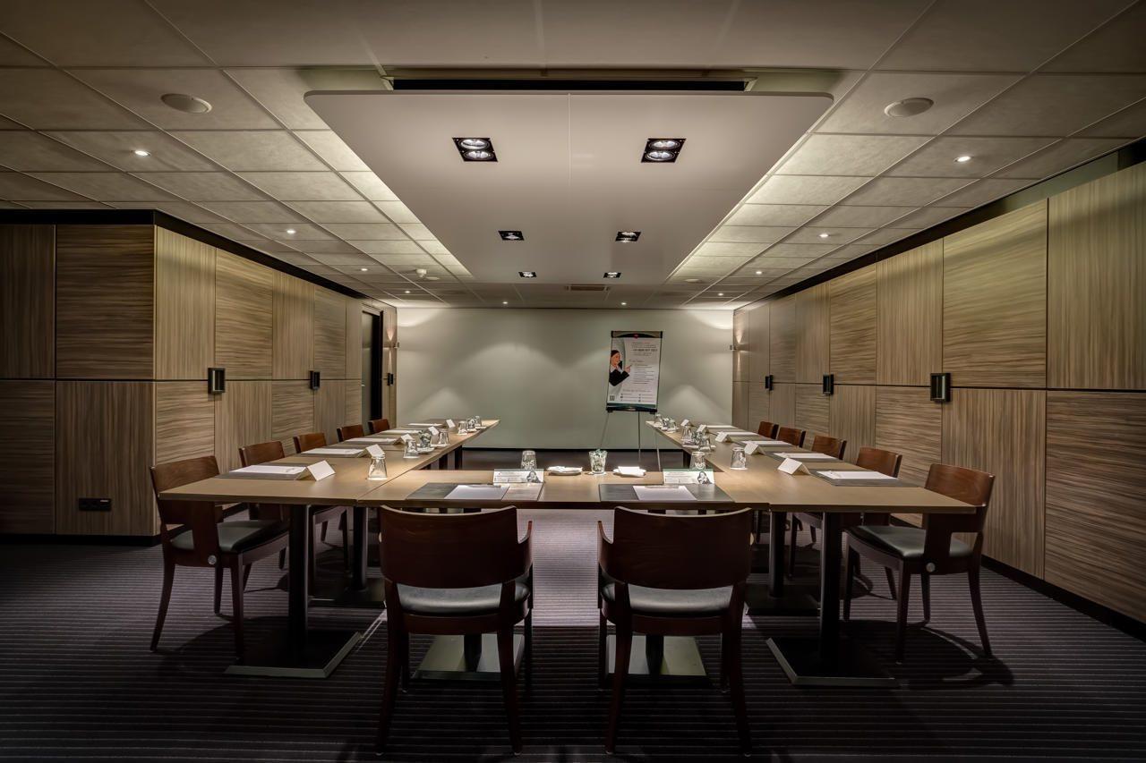 Leonardo Hotel Eindhoven City Center Former Crown Hotel Bagian luar foto