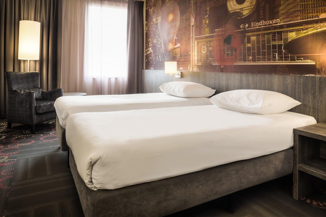 Leonardo Hotel Eindhoven City Center Former Crown Hotel Bagian luar foto