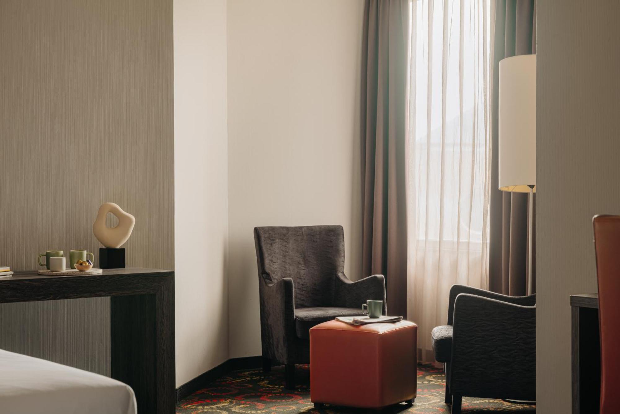 Leonardo Hotel Eindhoven City Center Former Crown Hotel Bagian luar foto