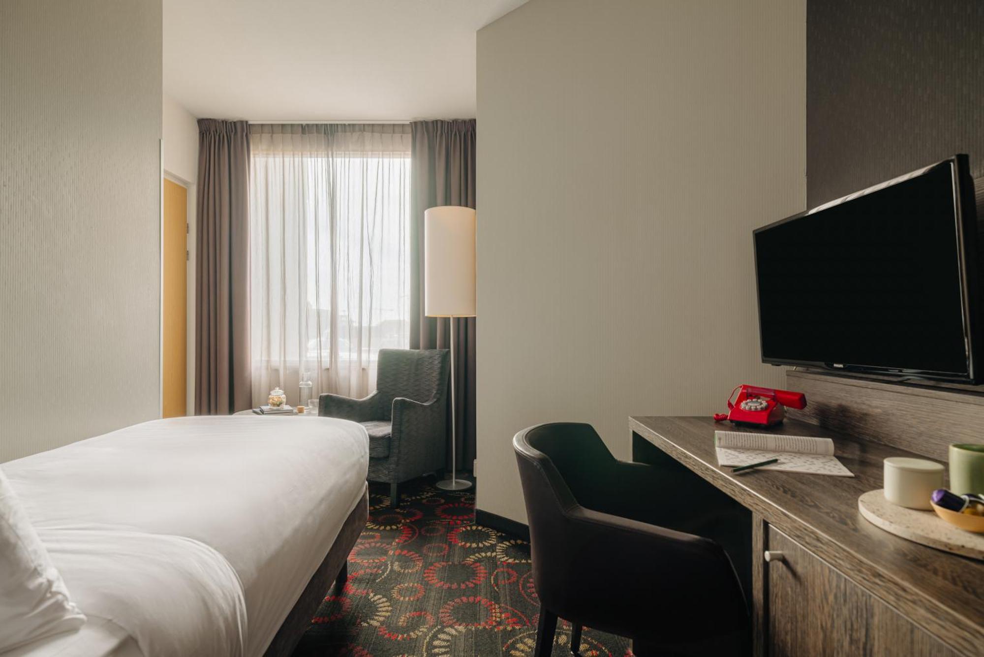Leonardo Hotel Eindhoven City Center Former Crown Hotel Bagian luar foto