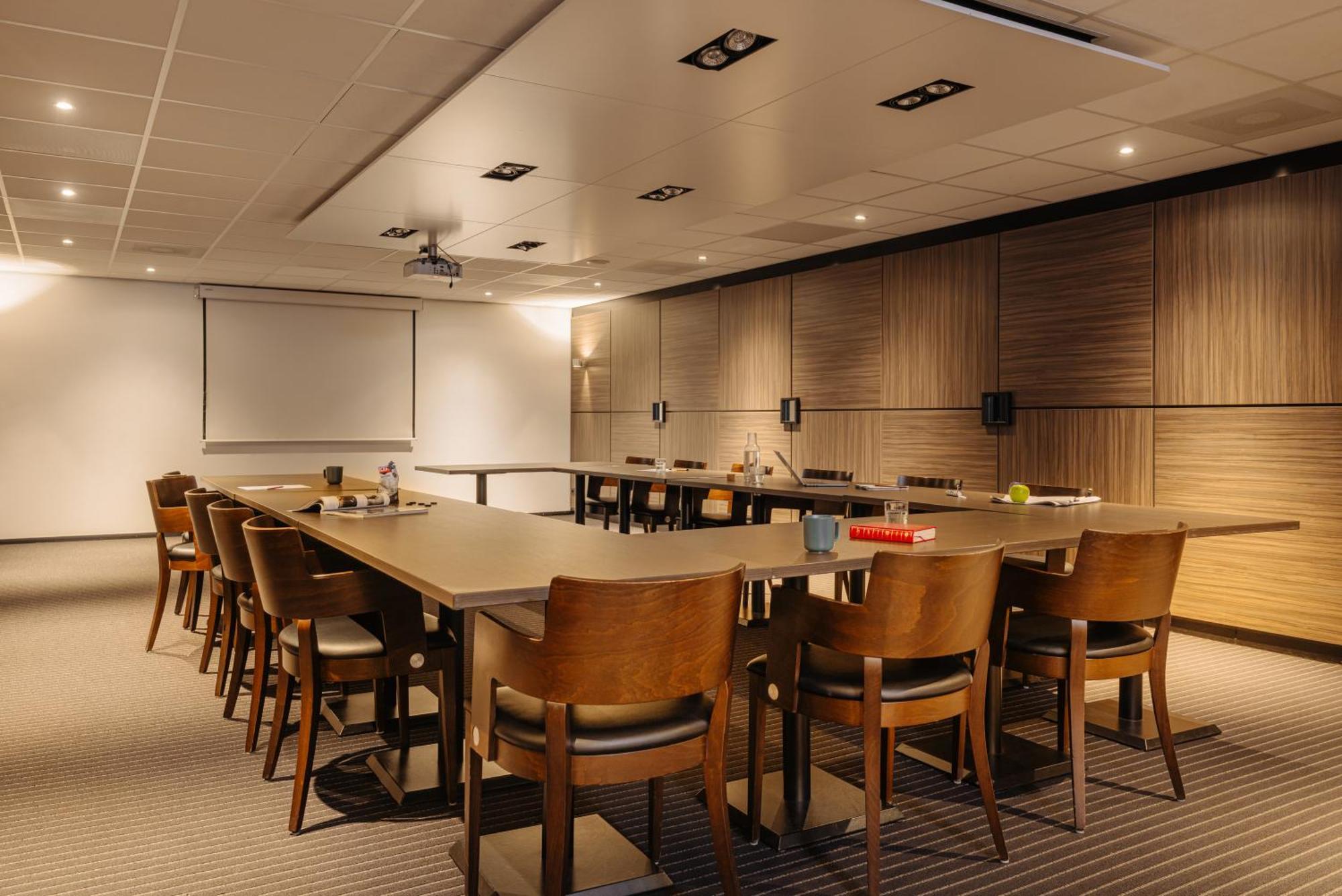 Leonardo Hotel Eindhoven City Center Former Crown Hotel Bagian luar foto